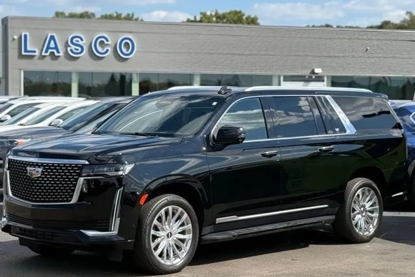 2023 Cadillac Escalade ESV Premium Luxury photo 1