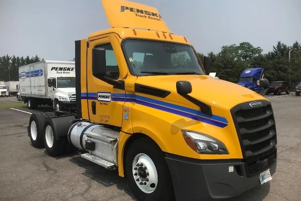 2022 Freightliner Cascadia 126" Day cab photo 1