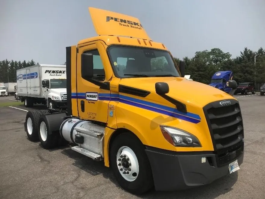 2022 Freightliner Cascadia 126" Day cab photo 1