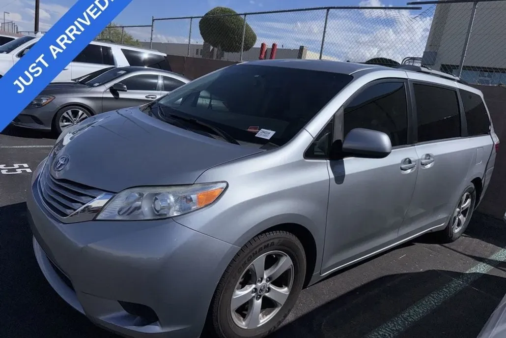2016 Toyota Sienna L photo 1