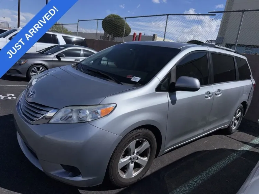 2016 Toyota Sienna L photo 1
