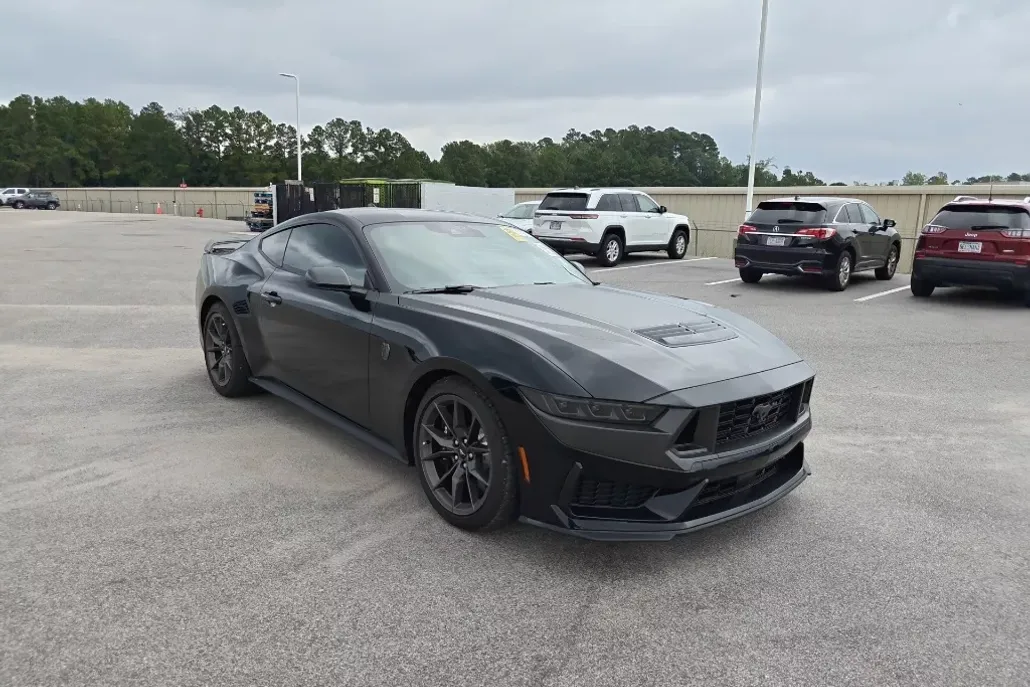2024 Ford Mustang Dark Horse photo 1