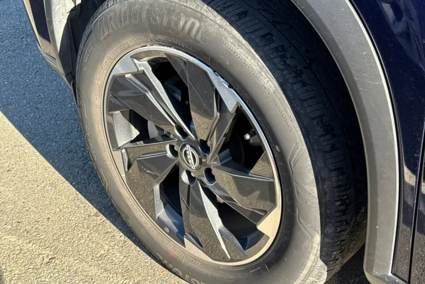 2024 Nissan Rogue SV photo 1