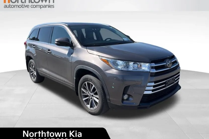 2019 Toyota Highlander SE photo 1