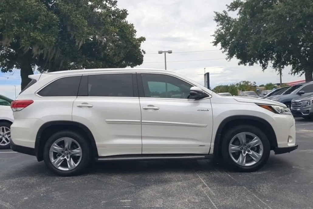 2017 Toyota Highlander Hybrid photo 1
