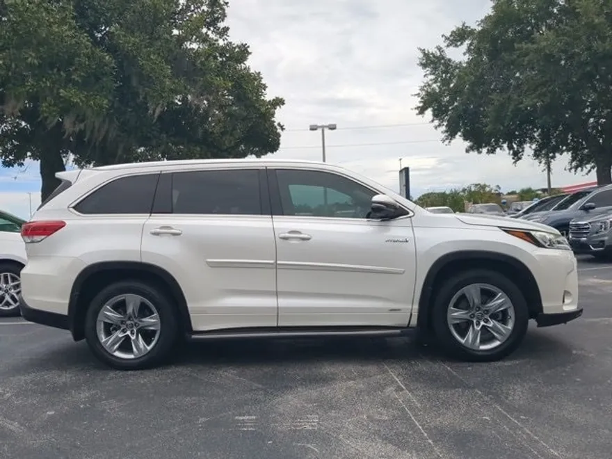 2017 Toyota Highlander Hybrid photo 1