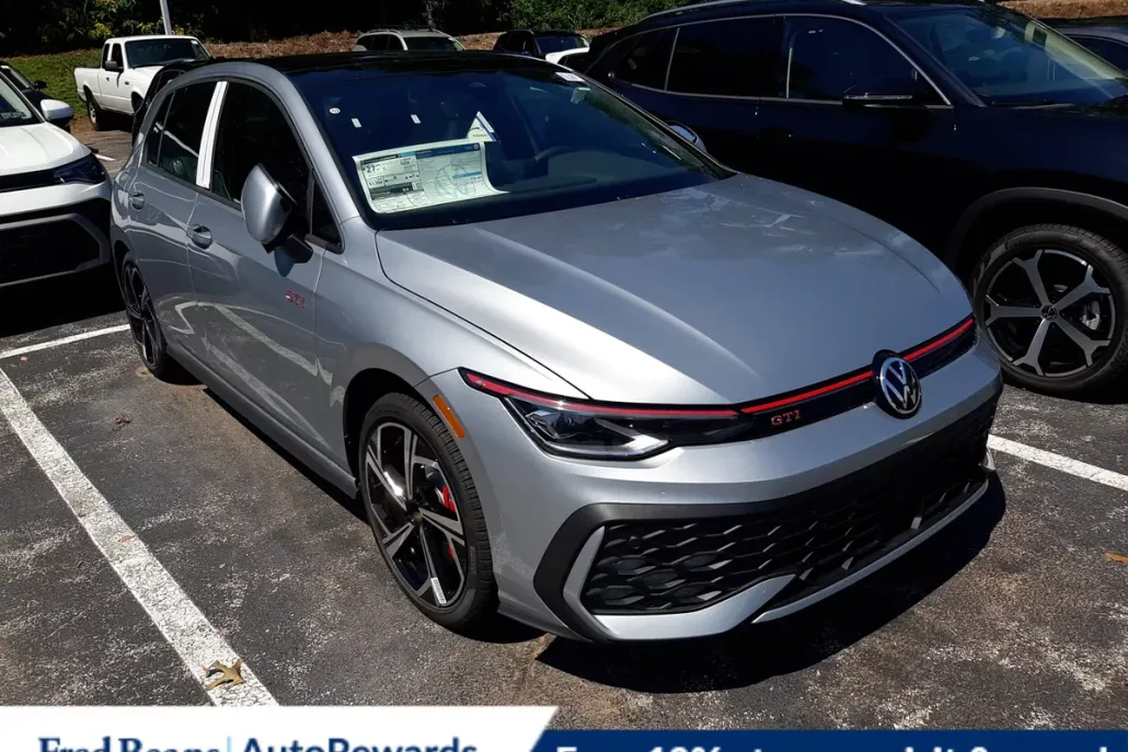 2025 Volkswagen Golf GTI SE photo 1
