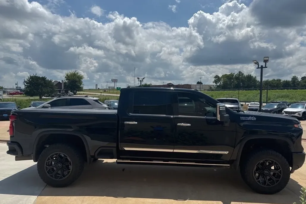 2024 Chevrolet Silverado 2500HD High Country photo 1