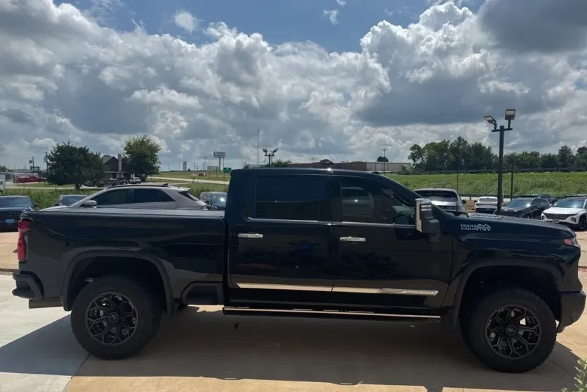 2024 Chevrolet Silverado 2500HD High Country photo 1