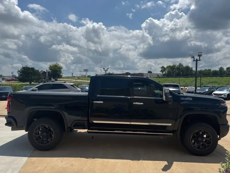 2024 Chevrolet Silverado 2500HD High Country photo 1