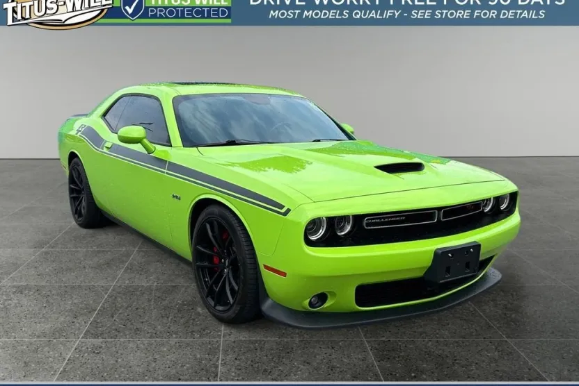 2023 Dodge Challenger R/T photo 1