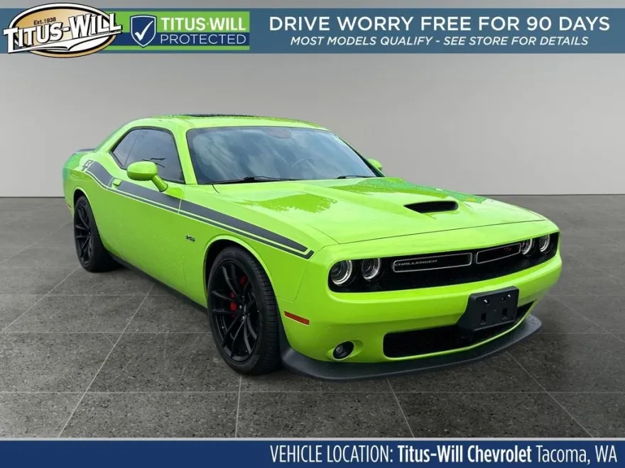 2023 Dodge Challenger R/T photo 1