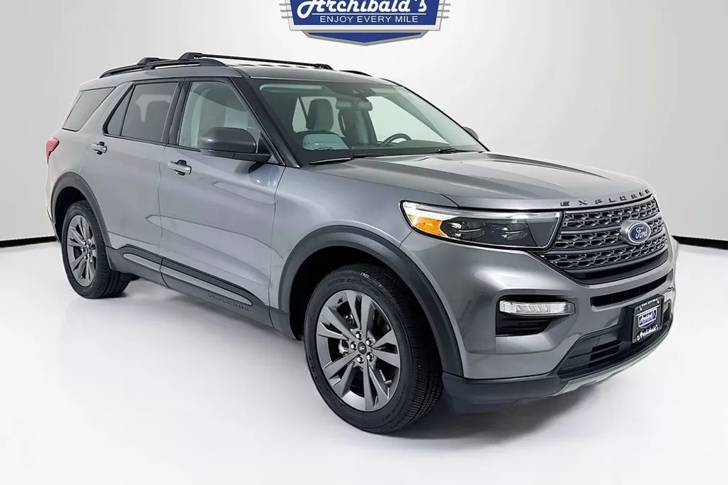 2021 Ford Explorer XLT photo 1
