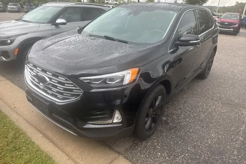 2022 Ford Edge Titanium photo 1