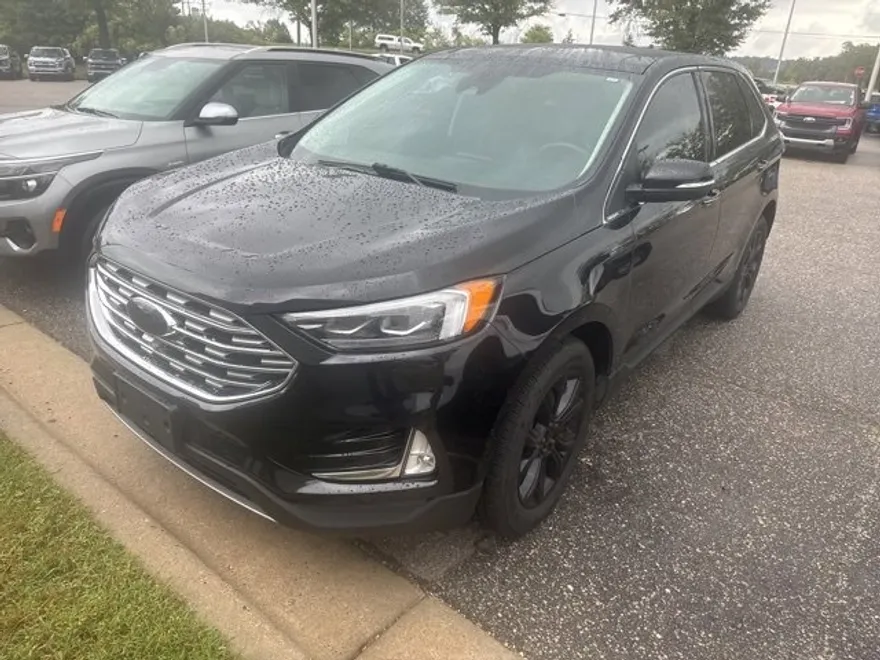 2022 Ford Edge Titanium photo 1