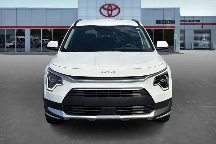 2023 Kia Niro EX photo 1