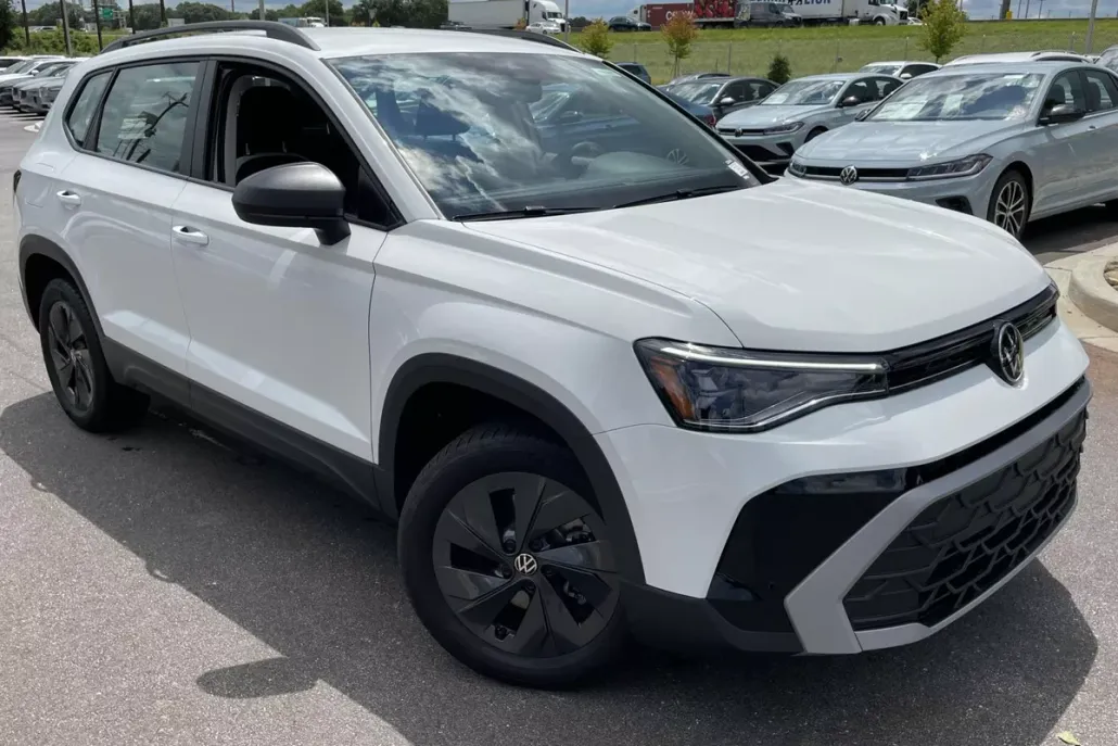 2025 Volkswagen Taos S photo 1