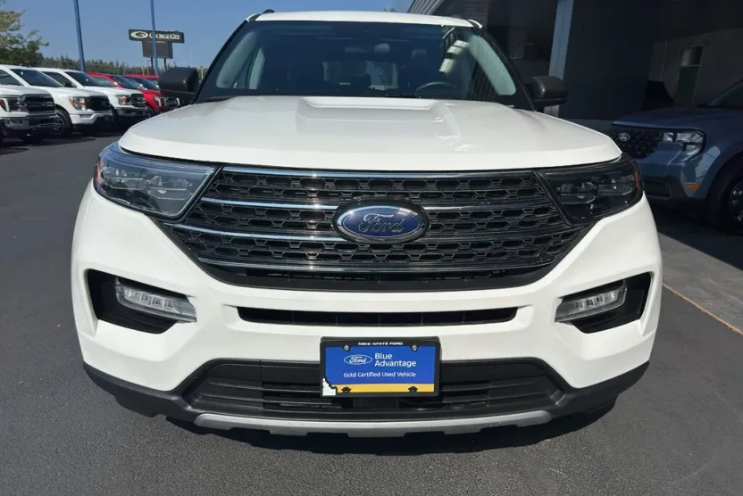 2024 Ford Explorer XLT photo 1