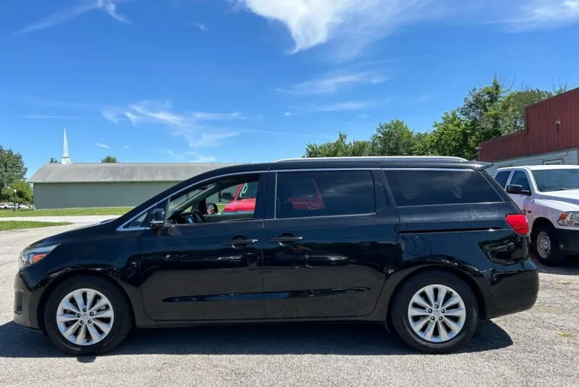 2016 Kia Sedona EX photo 1