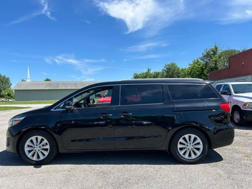 2016 Kia Sedona EX photo 1