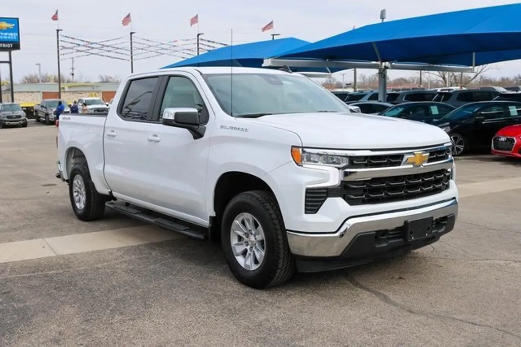 2024 Chevrolet Silverado 1500 LT photo 1