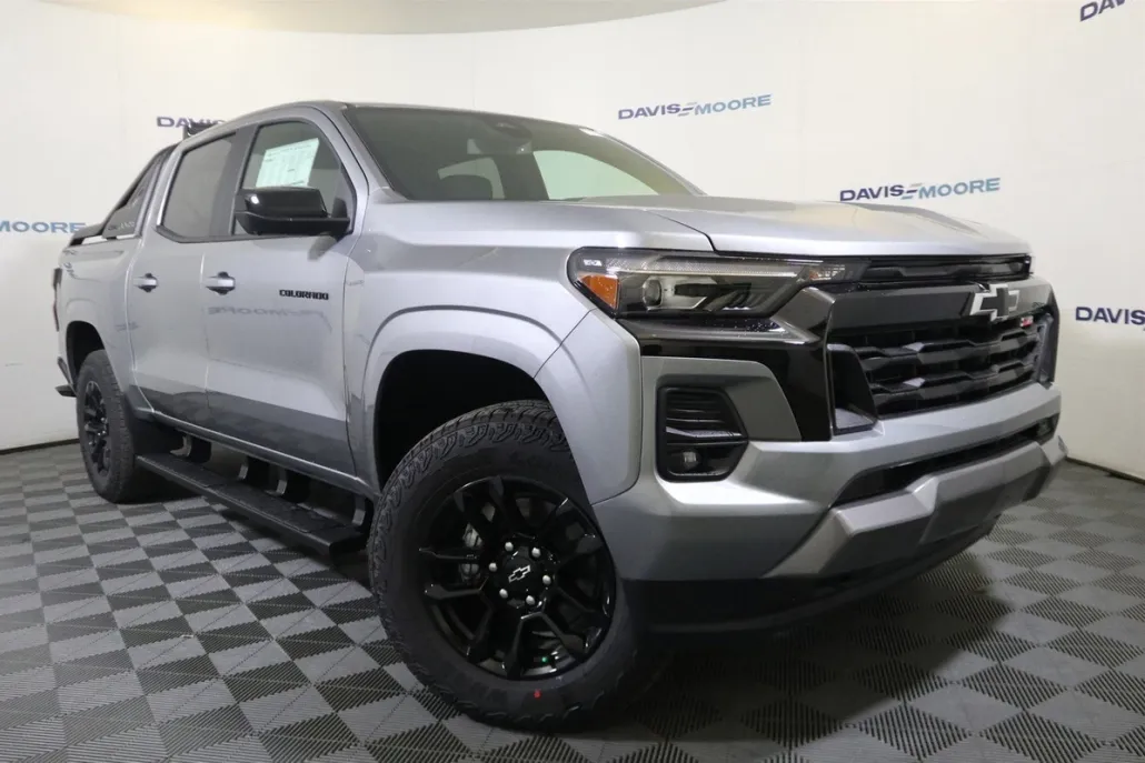2025 Chevrolet Colorado Z71 photo 1
