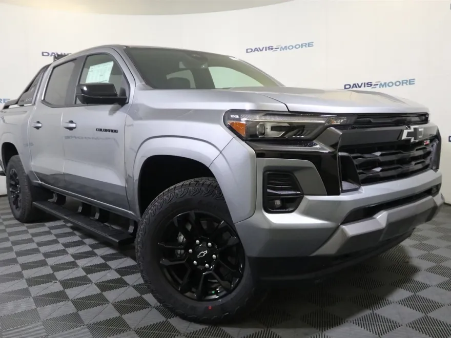 2025 Chevrolet Colorado Z71 photo 1
