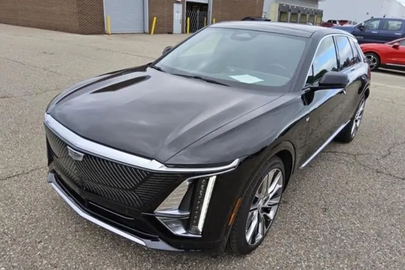 2024 Cadillac Lyriq Luxury photo 1