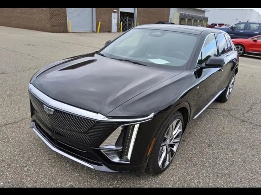 2024 Cadillac Lyriq Luxury photo 1