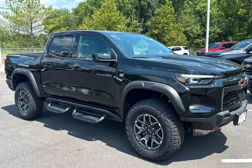 2025 Chevrolet Colorado ZR2 photo 1