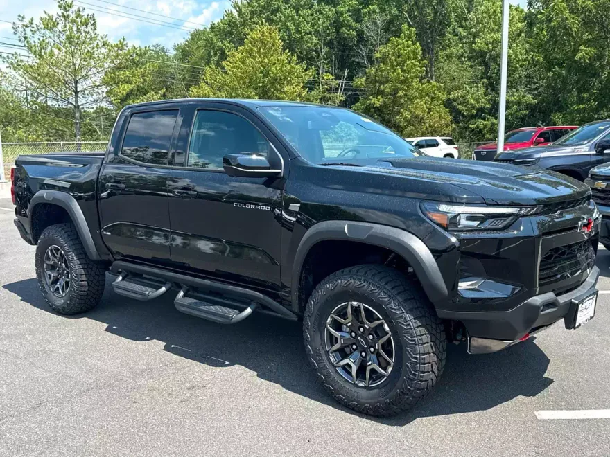 2025 Chevrolet Colorado ZR2 photo 1