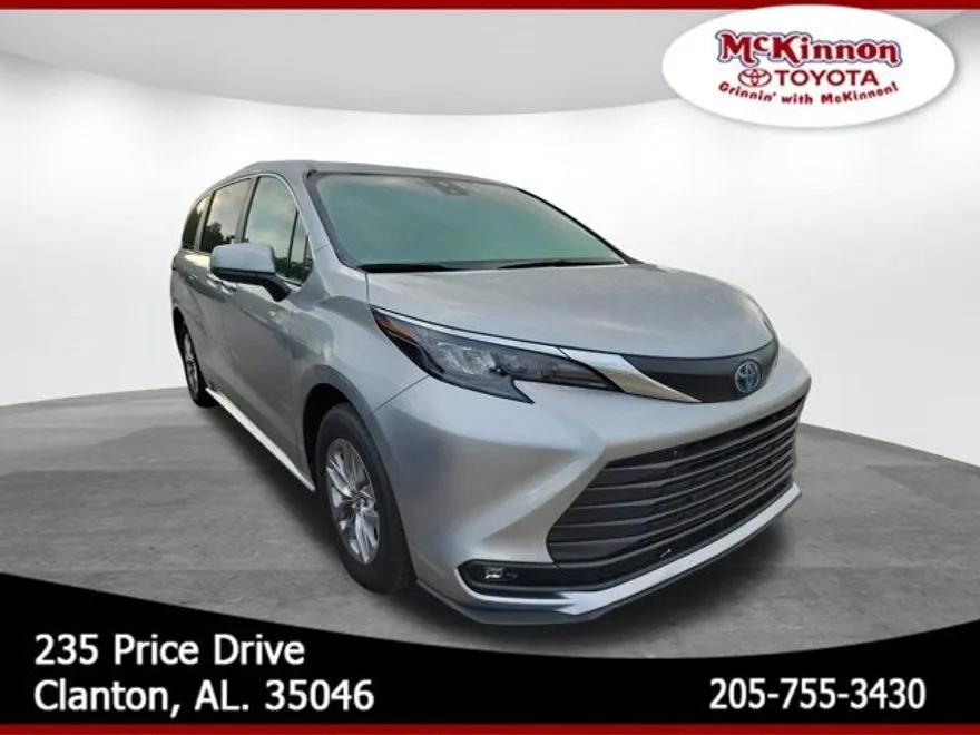 2025 Toyota Sienna XLE photo 1