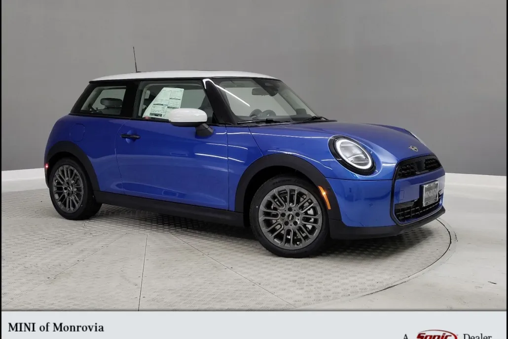 2025 Mini Cooper Signature photo 1