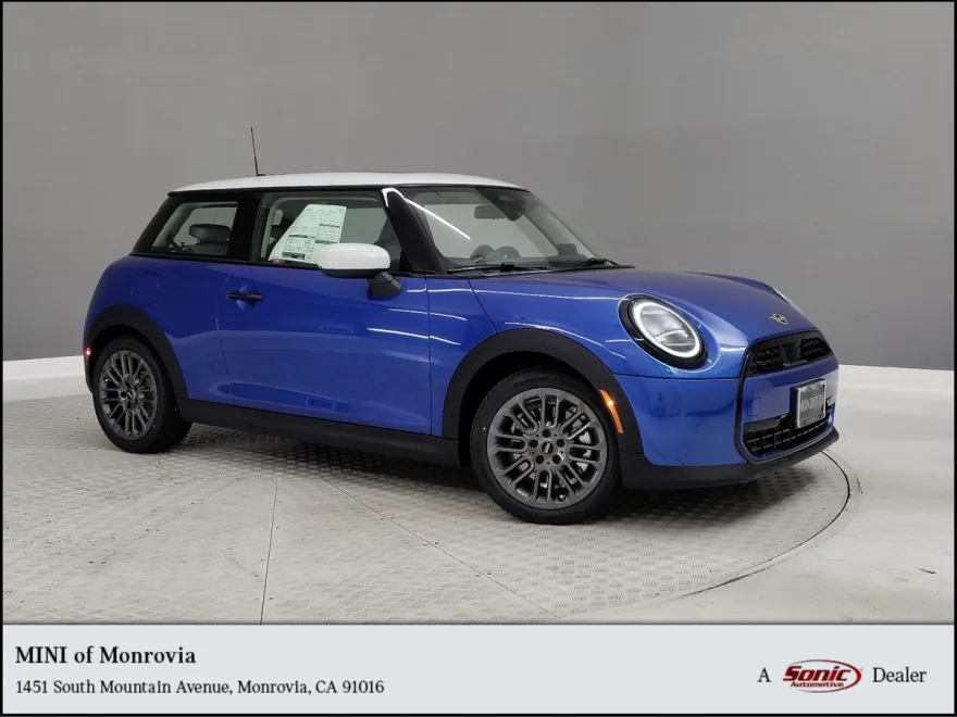 2025 Mini Cooper Signature photo 1