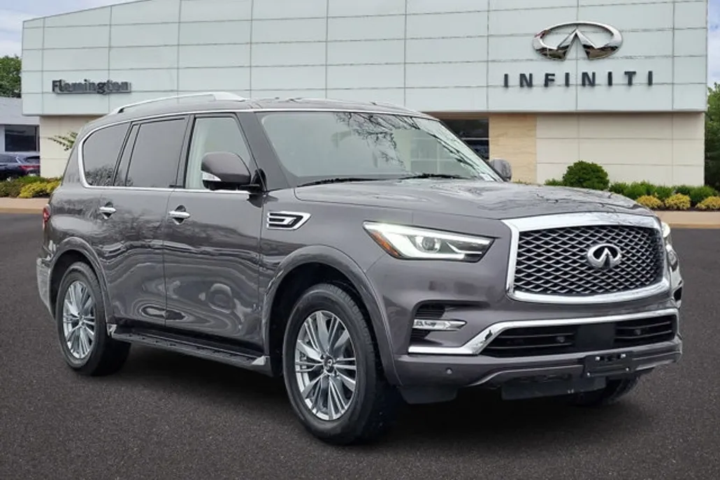 2022 Infiniti QX80 Luxe photo 1