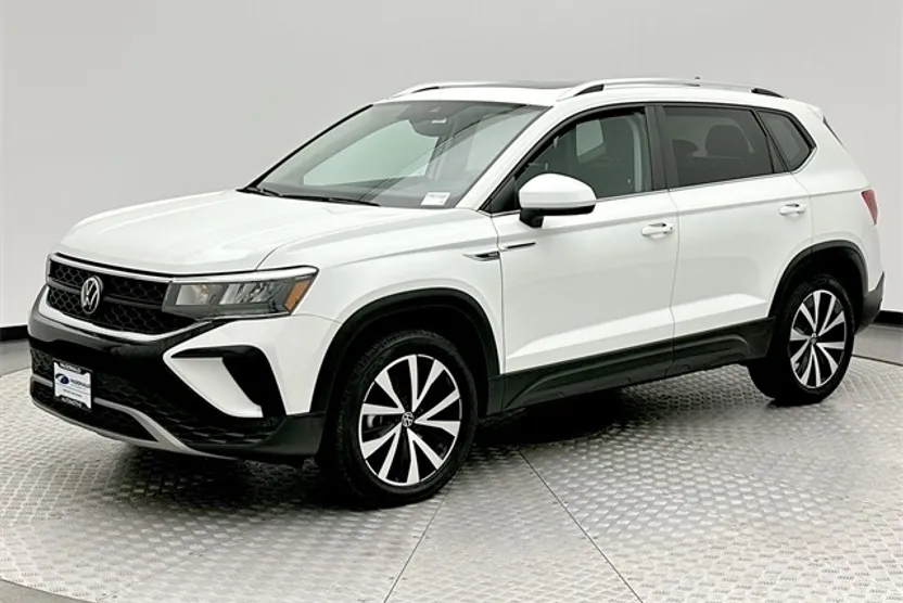 2023 Volkswagen Taos SE photo 1