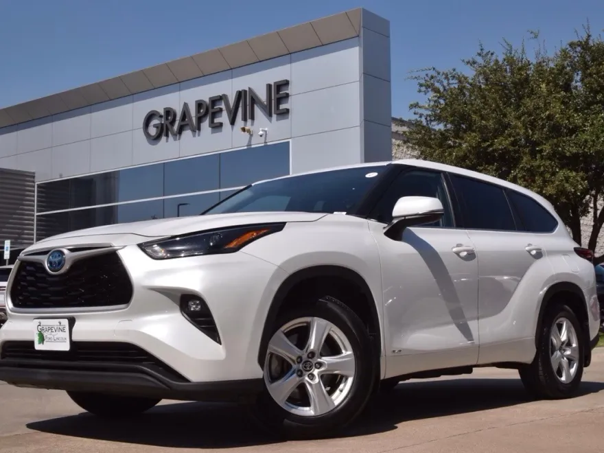 2023 Toyota Highlander Hybrid LE photo 1