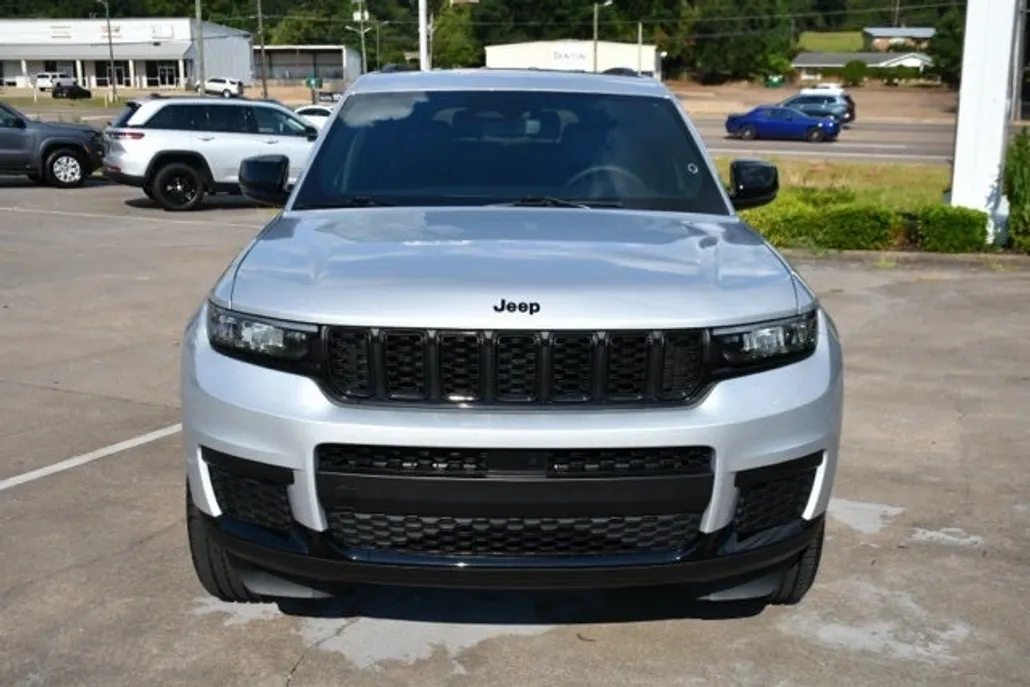 2024 Jeep Grand Cherokee Altitude photo 1