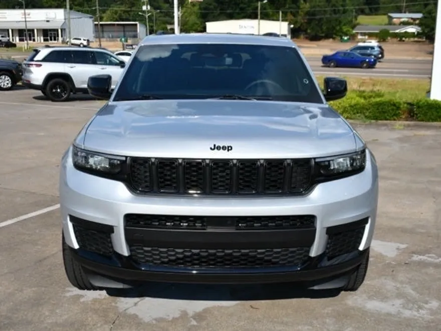 2024 Jeep Grand Cherokee Altitude photo 1