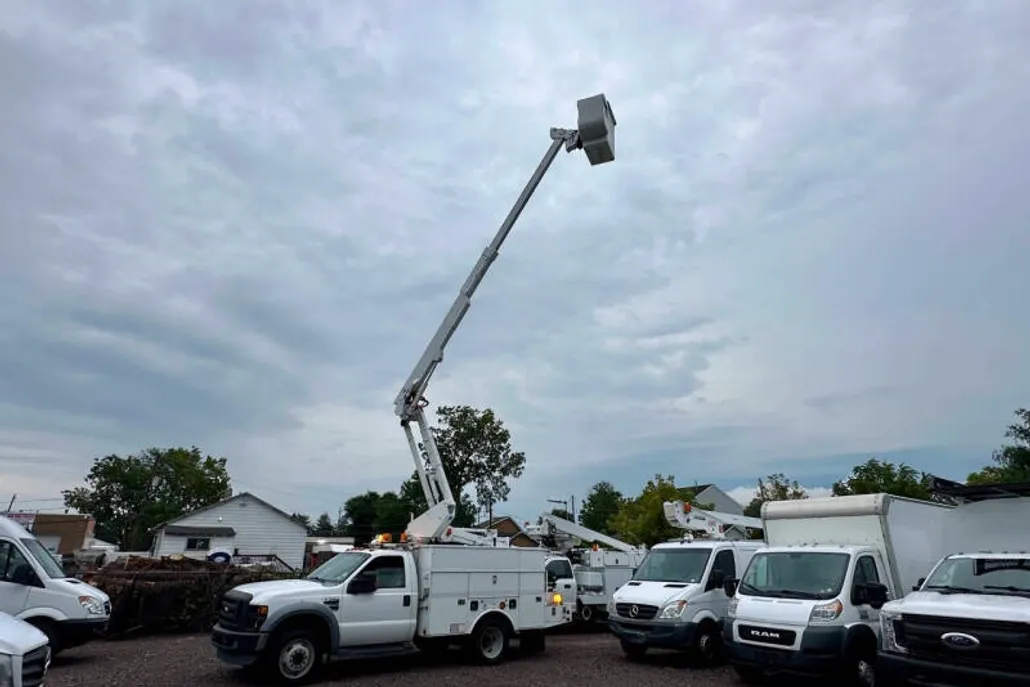 2009 Ford F-550 photo 1