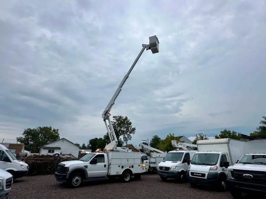2009 Ford F-550 photo 1