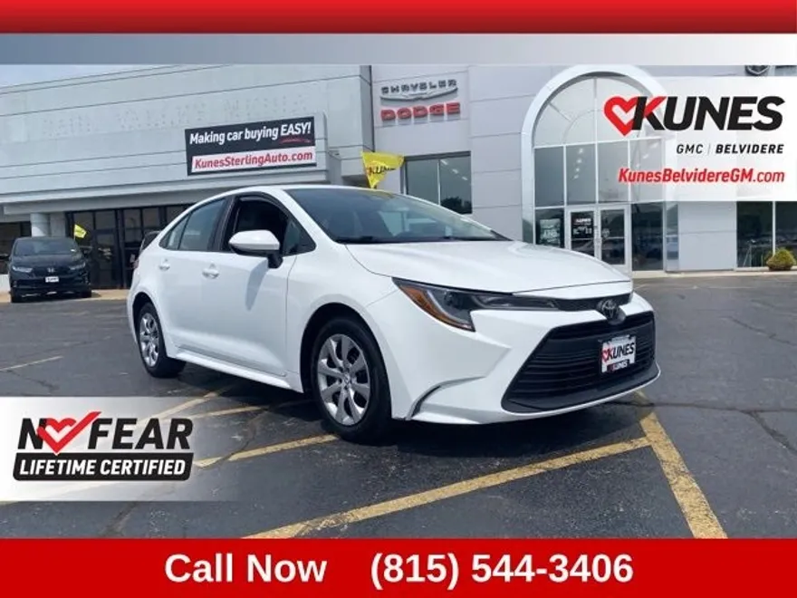 2024 Toyota Corolla LE photo 1