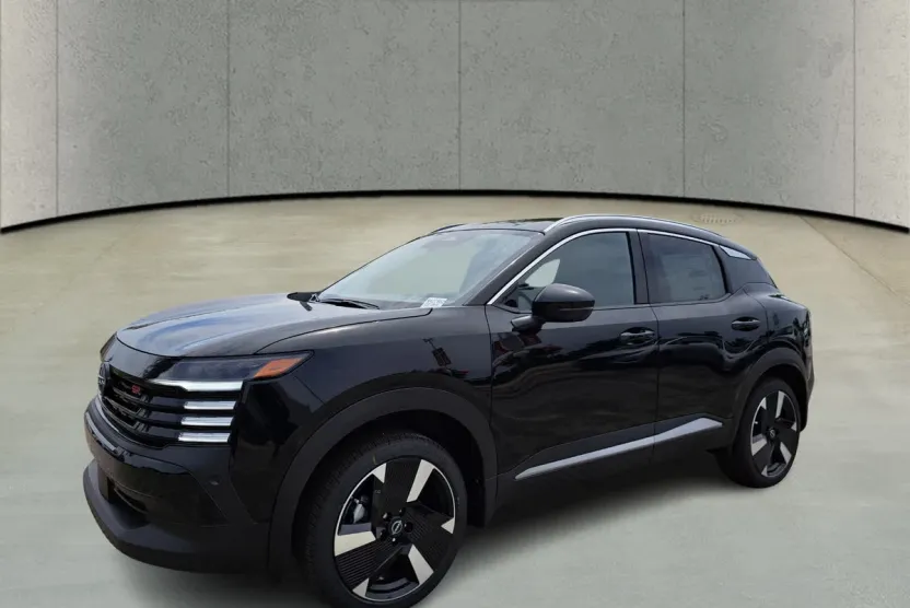 2025 Nissan Kicks SR photo 1