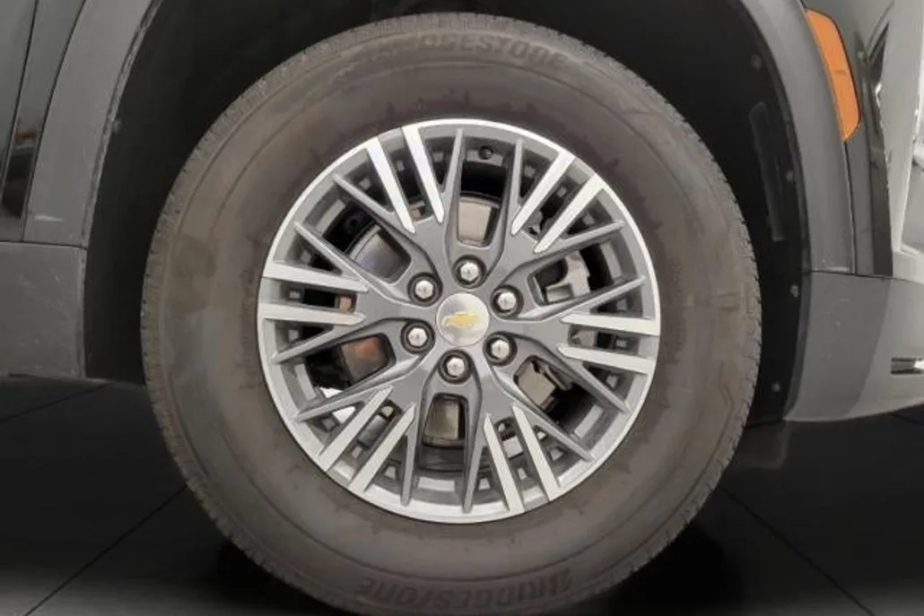 2025 Chevrolet Traverse 2LT photo 1