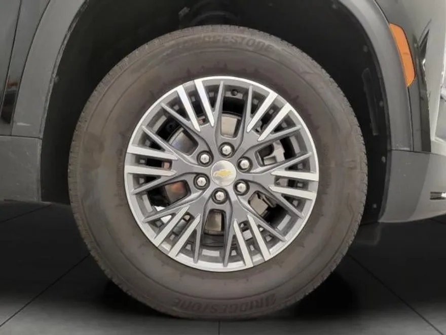 2025 Chevrolet Traverse 2LT photo 1