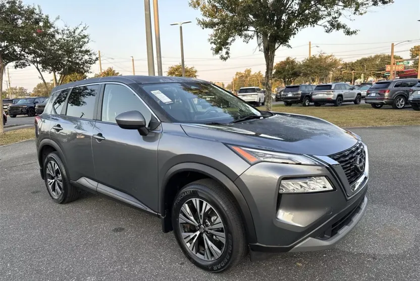 2023 Nissan Rogue SV photo 1