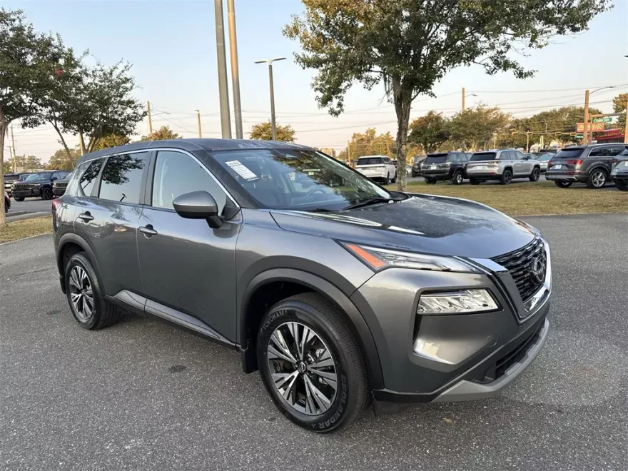 2023 Nissan Rogue SV photo 1