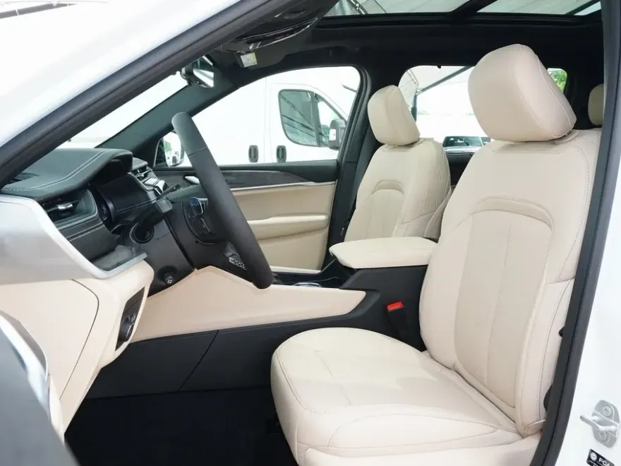 2025 Jeep Grand Cherokee Limited photo 1