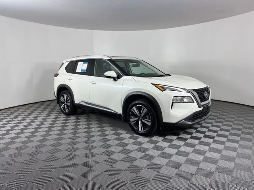 2022 Nissan Rogue SL photo 1