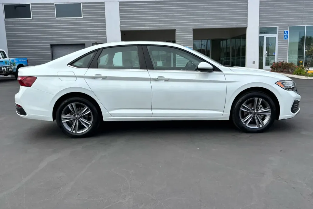 2023 Volkswagen Jetta SE photo 1